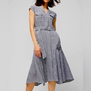 WHBM - adorable seersucker dress! Cotton blend. Size 4. Really flattering cut!